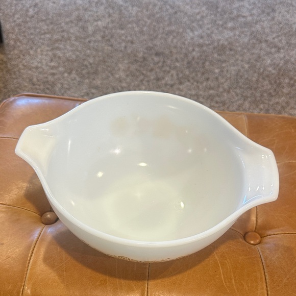 Vintage Pyrex 443 2.5 quart casserole dish gold floral milk glass no lid - Picture 7 of 7